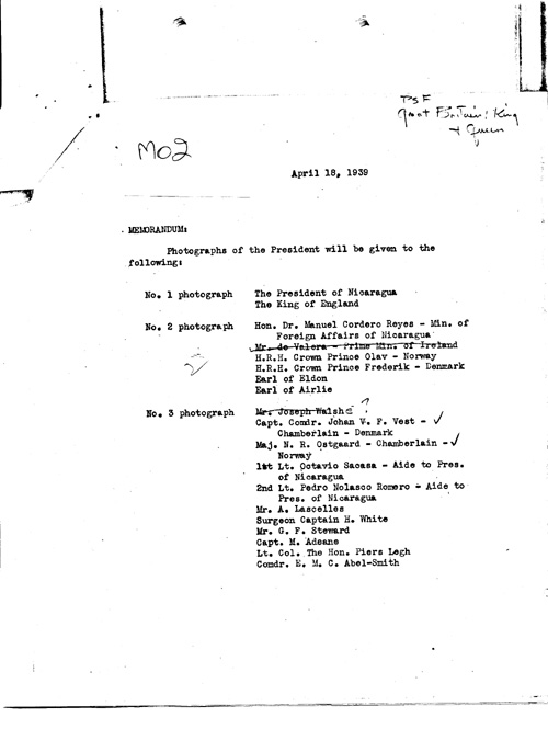 [a343m02.jpg] - Memorandum from [unknown! re: distribution list/photographs of FDR. 4/18/39.